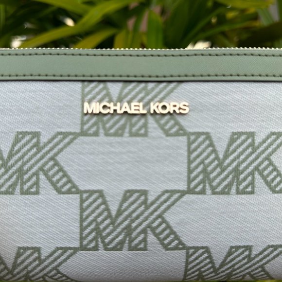 Michael Kors Jet Set Large Double Zip Phone Wallet Graphic Logo MK Light Sage - Picture 8 of 10